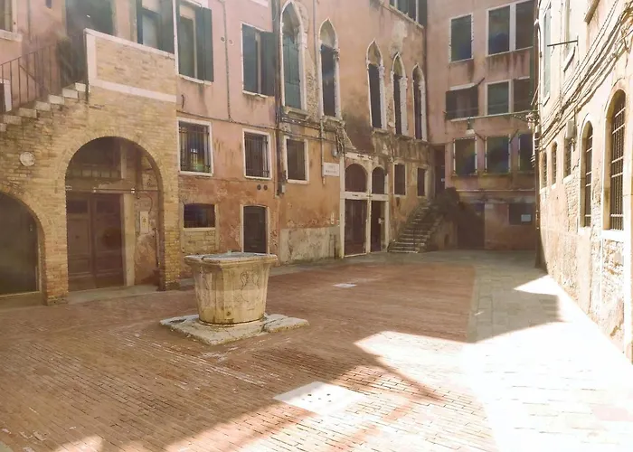 Charming Large Palazzo In Center Venice For Up To 9 People